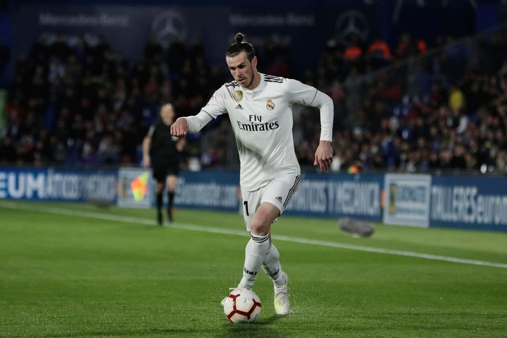 Y a propósito del Real Madrid, la información que manejan varios medios es que se estaría cocinando a fuego lento un traspaso que, en teoría, dejaría contentos a todos. El PSG recibiría la suma de 90 millones de euros más el galés Gareth Bale y otro par de jugadores. Es una posibilidad que están estudiando las dos partes.