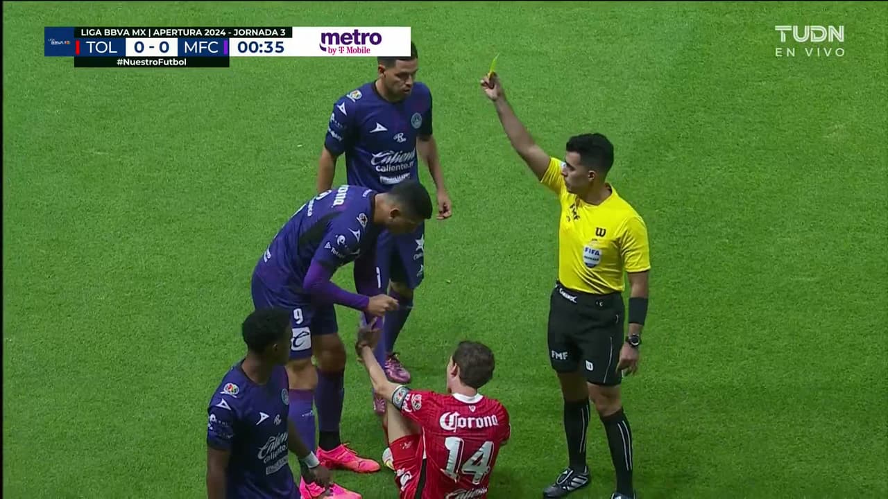 Arranca el partido y la pelota está en juego.