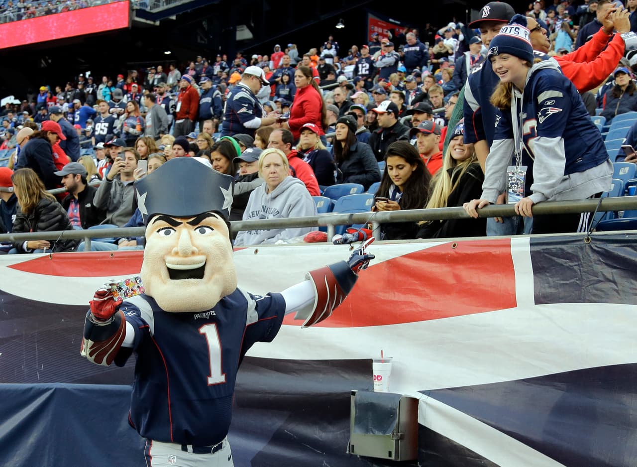 'Pat Patriot' conviviendo con los fans.