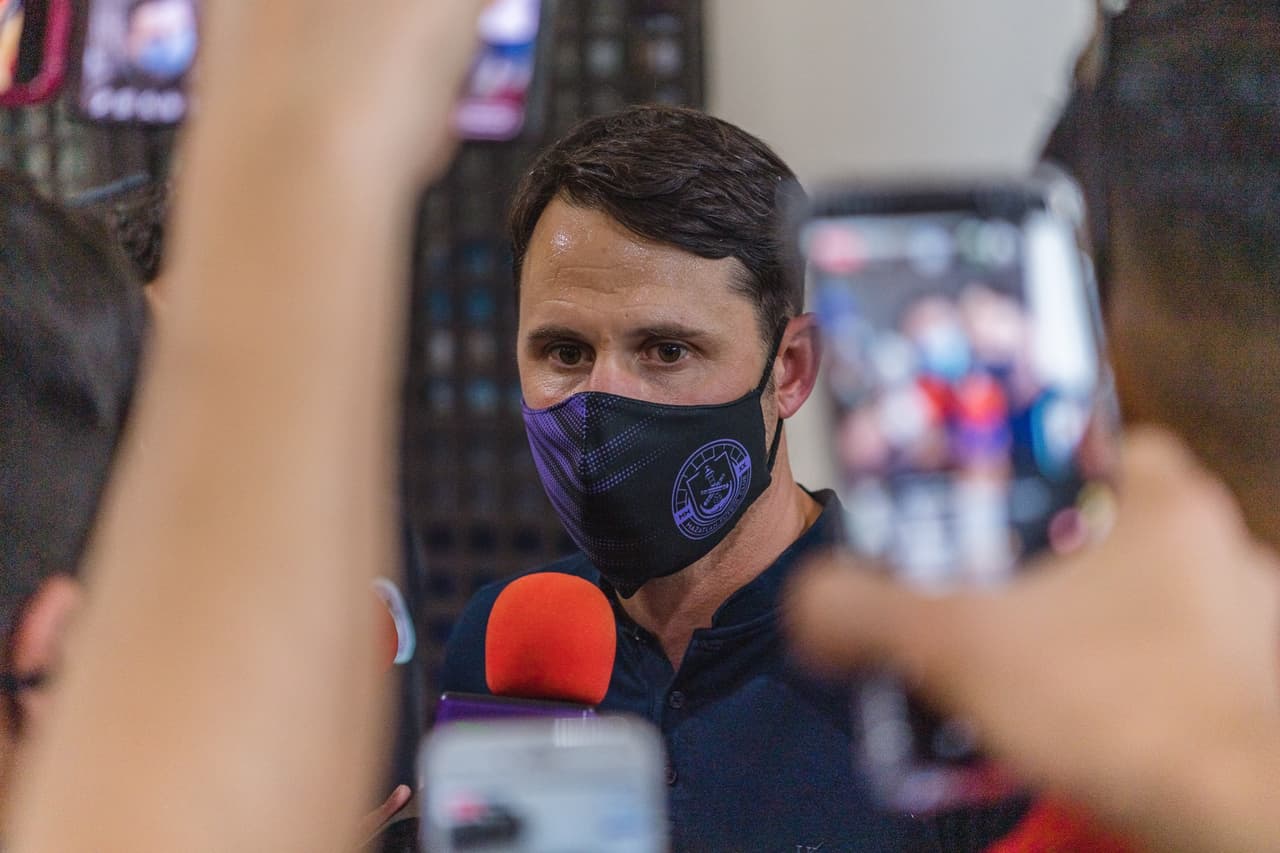 La afición de Mazatlán le da una cálida bienvenida a el nuevo entrenador de sus filas, Beñat San José.