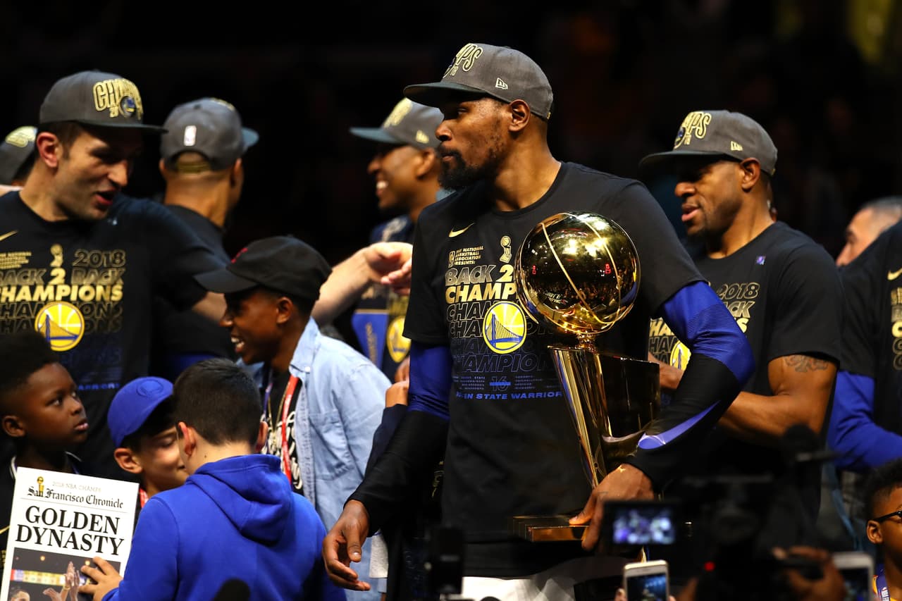 ¿Y Curry no? Kevin Durant repite como MVP tras lograr su primer triple-doble en las Finales