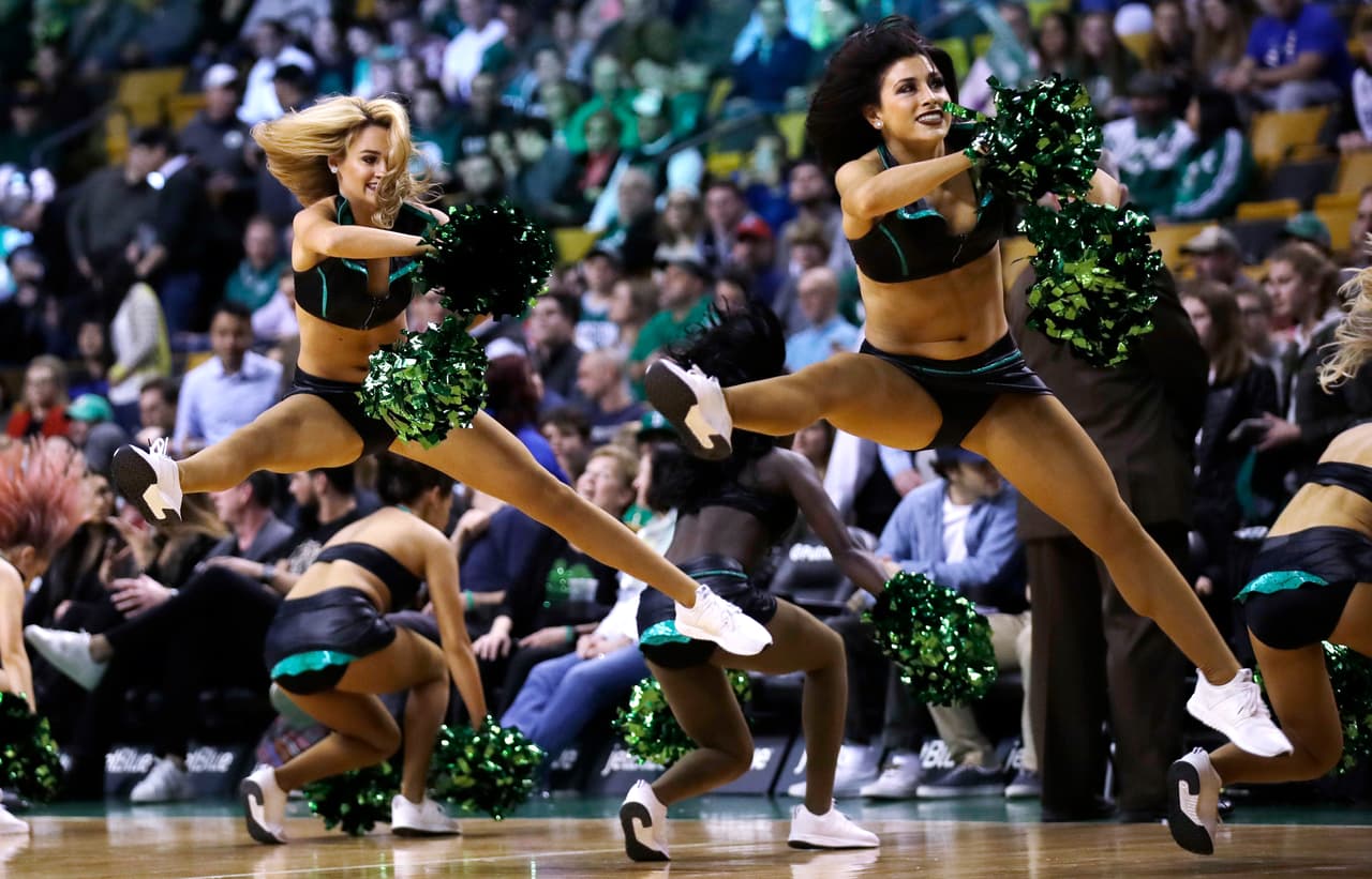 Las porristas de Boston Celtics esperan que con la sensualidad de sus bailes y su belleza sean una motivación especial para que su equipo por fin derrote a Cleveland Cavaliers en las finales de NBA.