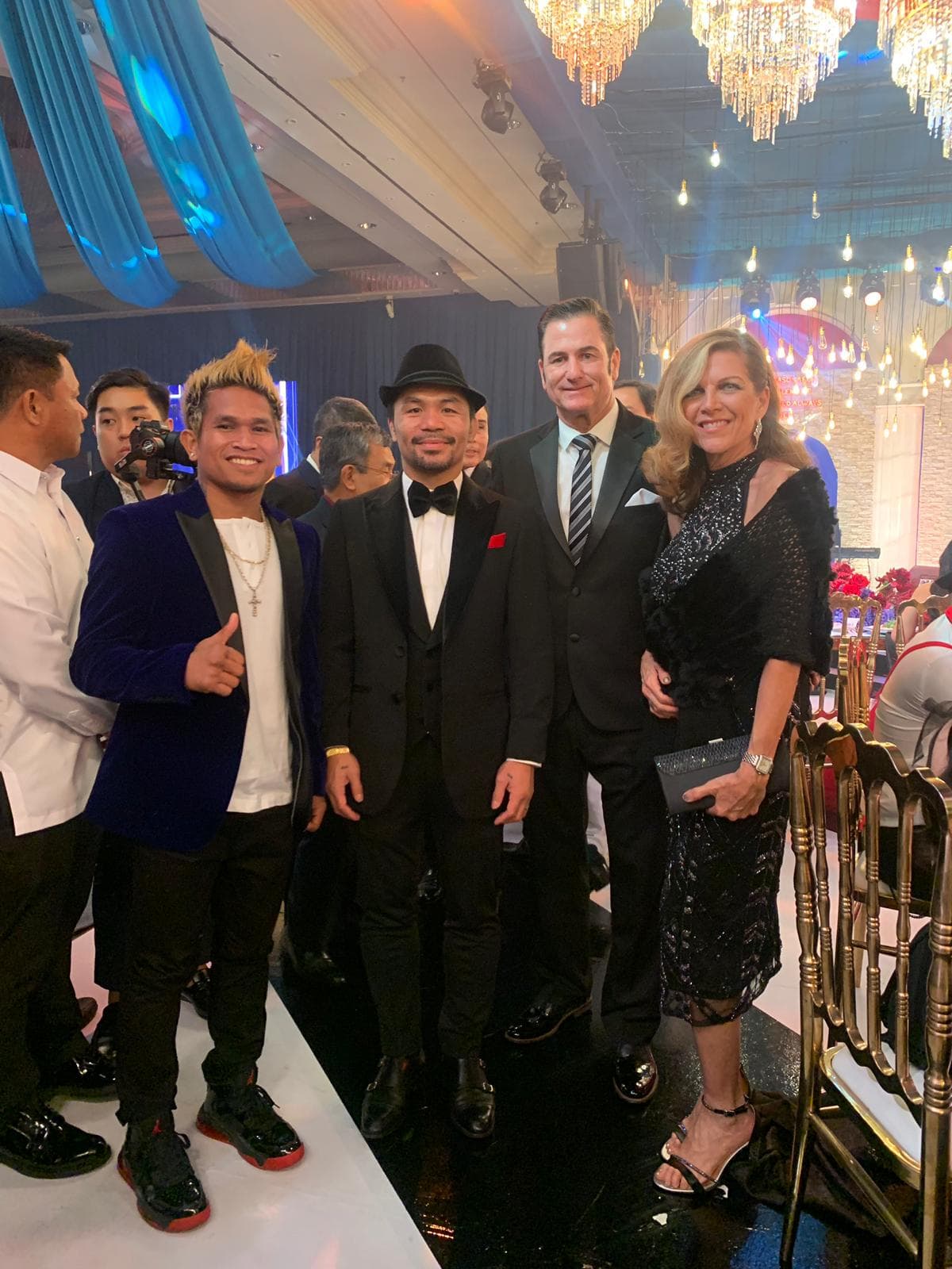 El boxeador filipino, Manny Pacquiao, festejó a lo grande su cumpleaños 41 en compañía de familiares y amigos.