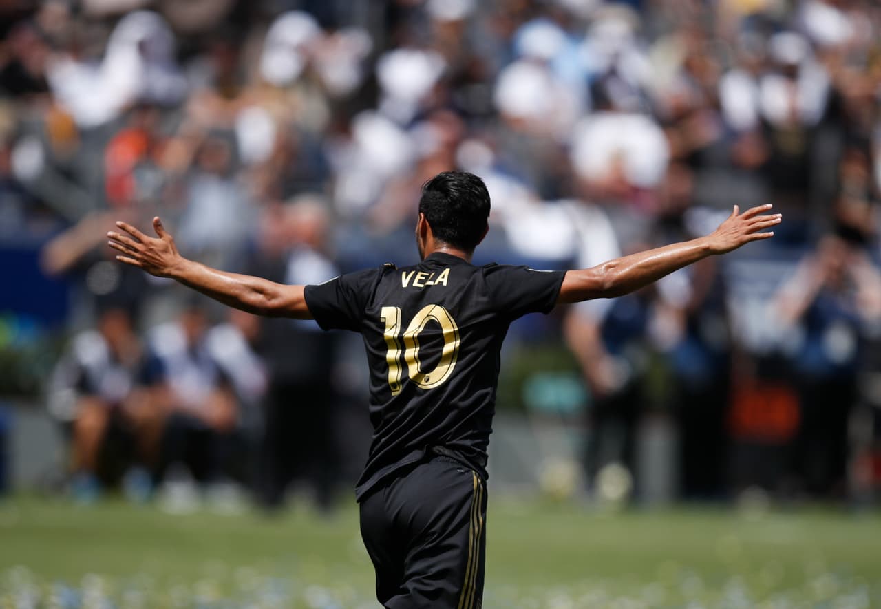 LAFC presume a Carlos Vela en portada del FIFA 2020