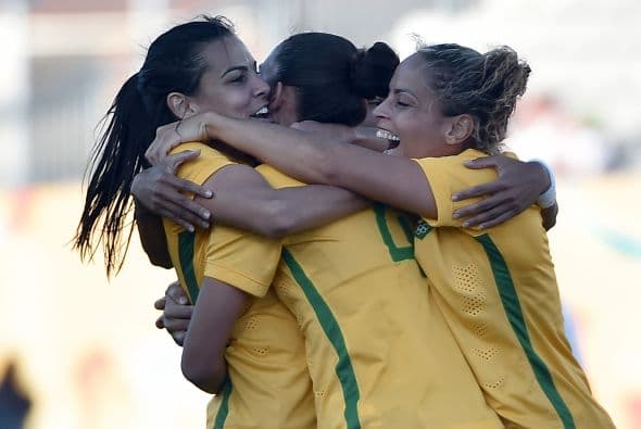 La selección brasileña de fútbol femenino clasificó este miércoles a la final de los Juegos Panamericanos de Toronto-2015 al derrotar 4-2 a México.