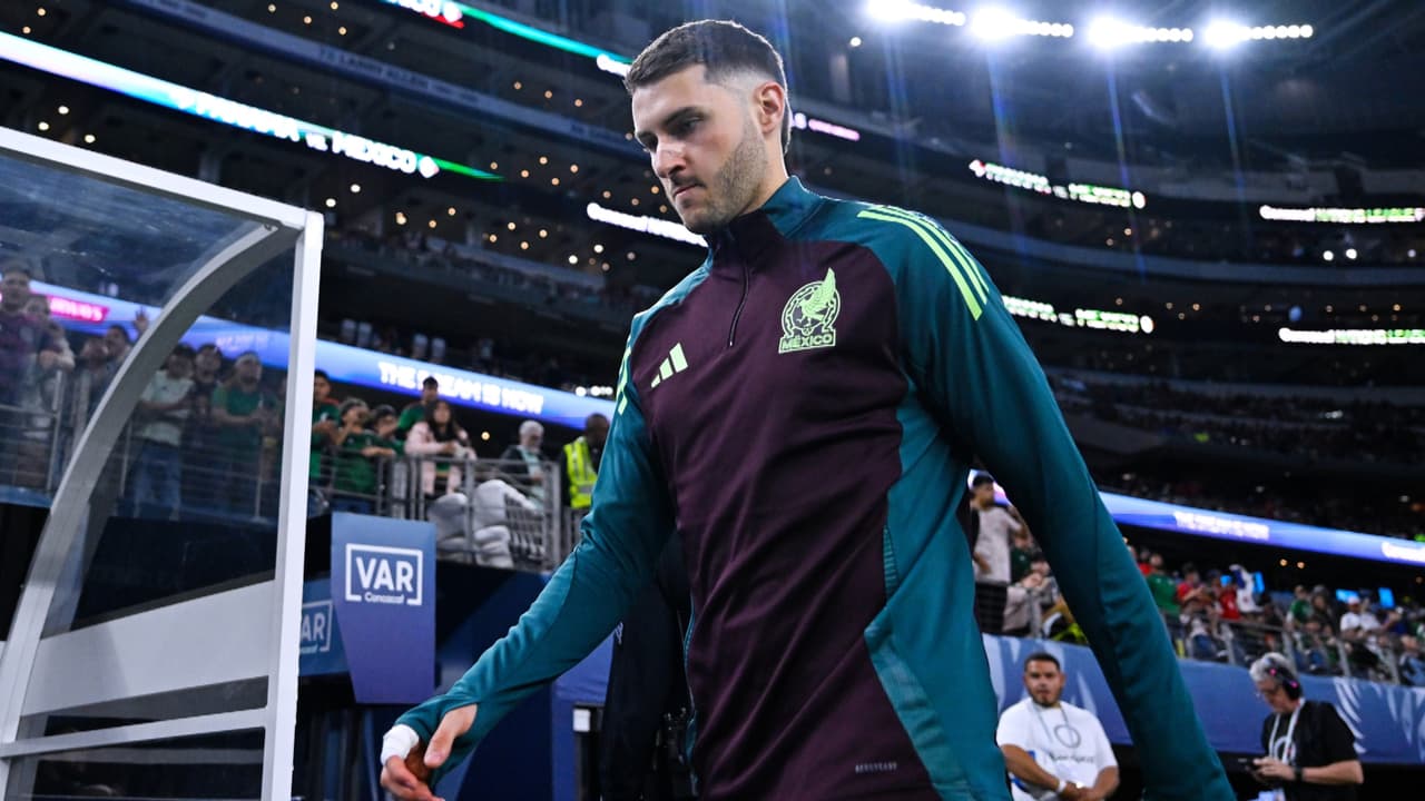 Lozano reacciona a 'berrinche' de Santi Giménez previo a la Final ante EEUU