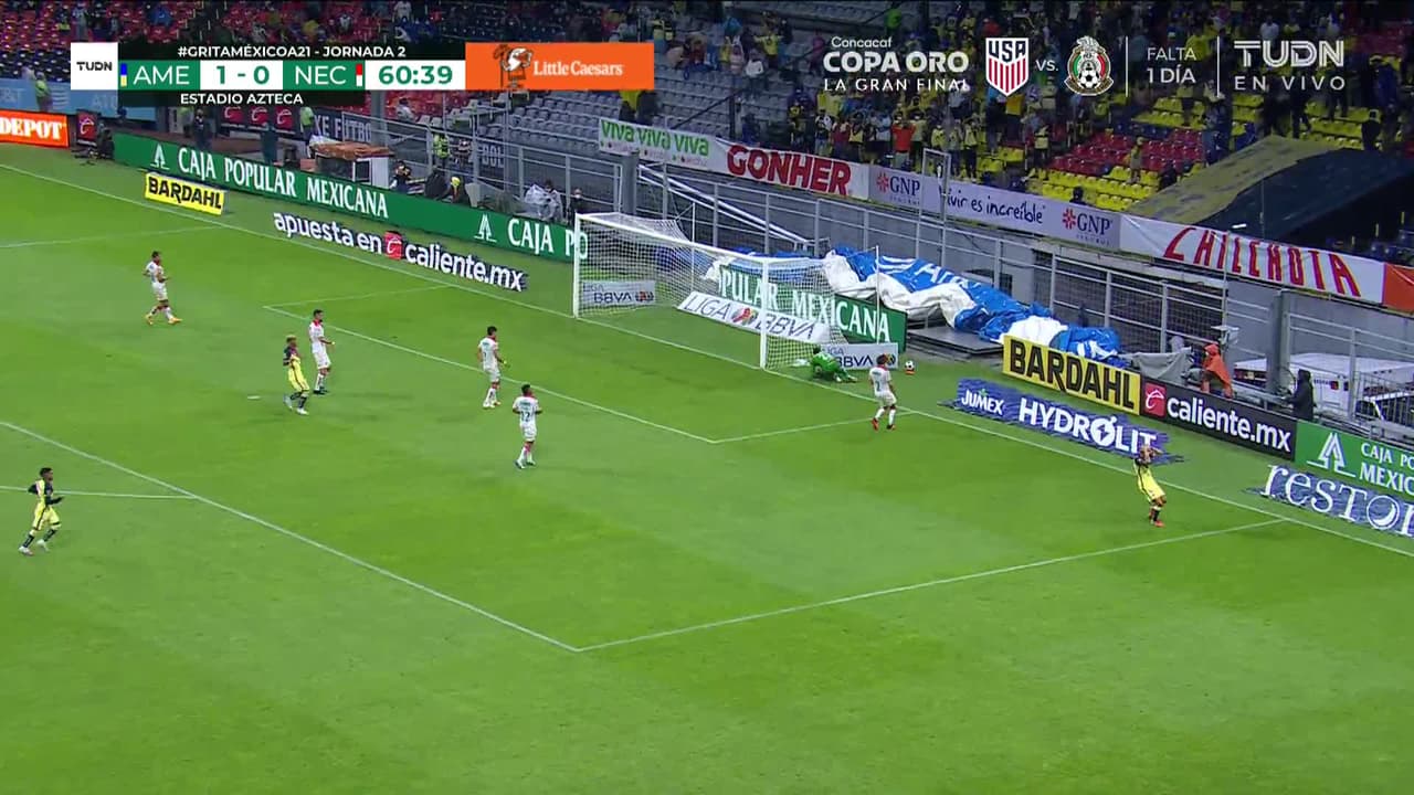 ¡TIRO ATAJADO! disparo por Miguel Layún.