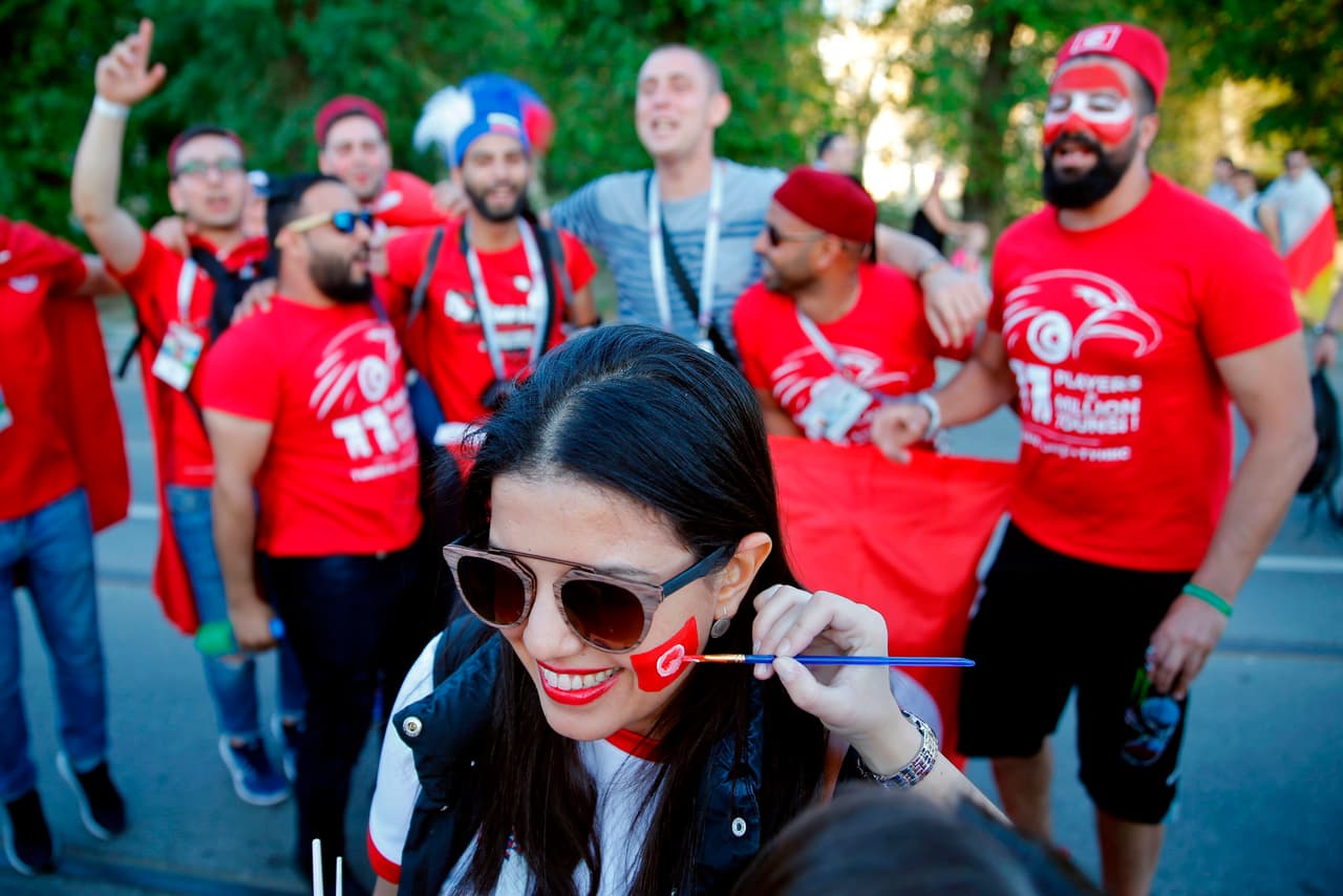 Aficionados tanto tunecinos como ingleses acudiendo al llamado de sus selecciones en el debut mundialista para ambas. No cabe duda que estaban empezando a pasarla muy bien en Volgograd.