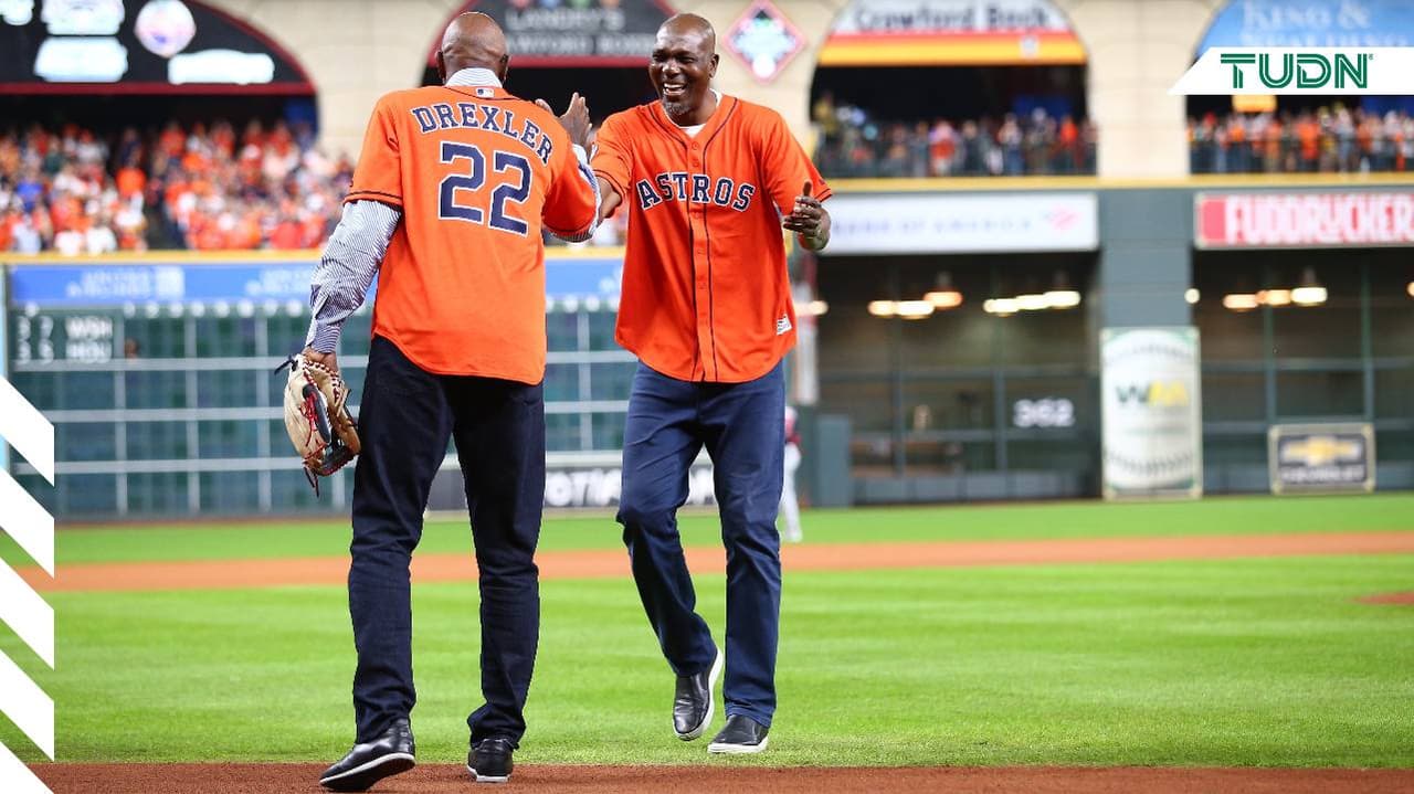 Olajuwon y Drexler lanzan primera bola en Houston