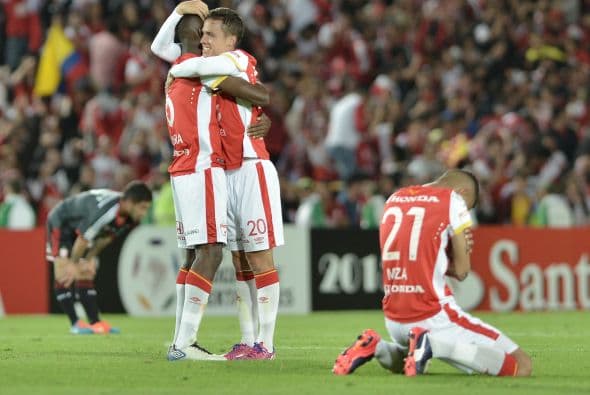 El equipo colombiano venció 2-1 a Estudiantes en el marcador global.