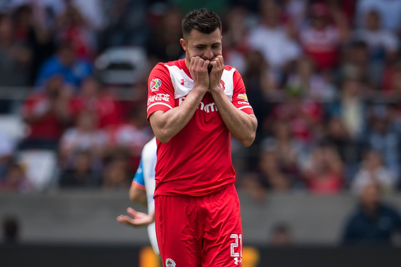 Enrique Luis Triverio, de Toluca, falló una pena máxima al disparar demasiado cruzado su tiro, mandando el esférico lejos de la portería.