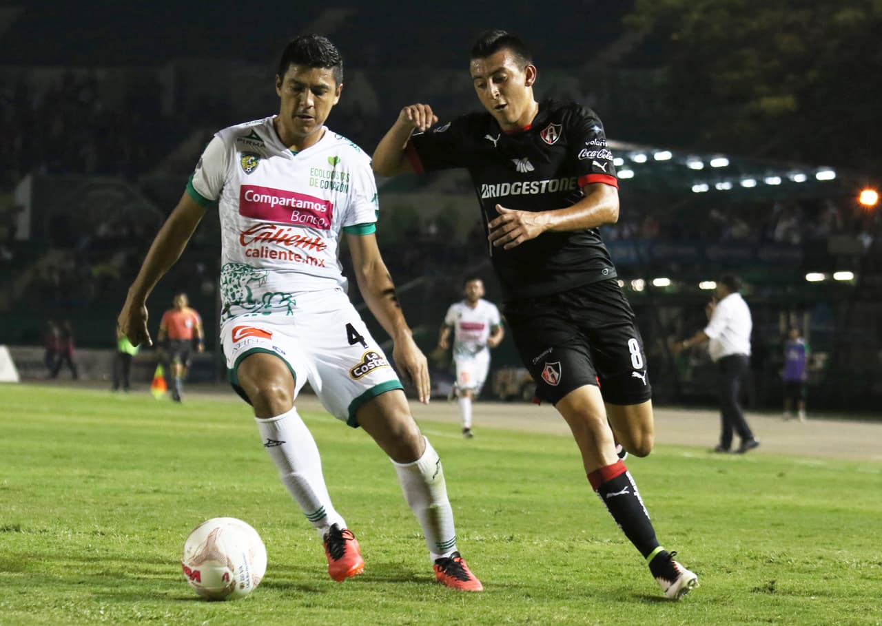 El defensor del conjunto chiapaneco, Luis Gerardo Venegas, no pudo evitar caer por 3 goles ante los rojinegros.