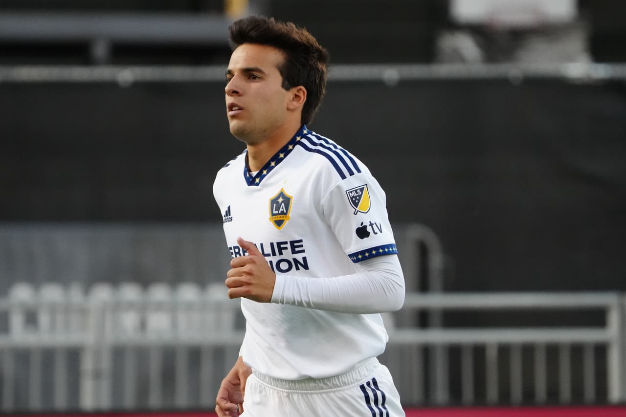 <b>RIQUI PUIG - LA Galaxy</b> | Elección del entrenador
<br>En su primera temporada completa en la MLS, Puig apareció en 17 partidos para LA Galaxy (1 gol, 3 asistencias). Puig llegó a Los Ángeles un año atrás, tras jugar en 57 ocasiones para el FC Barcelona entre 2018 y 2022.
<br>