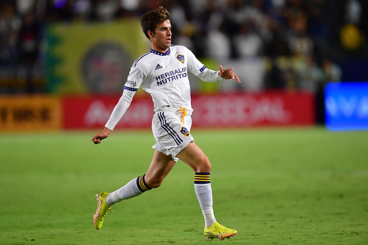 Mediocampista - RIQUI PUIG (LA Galaxy)
<br>