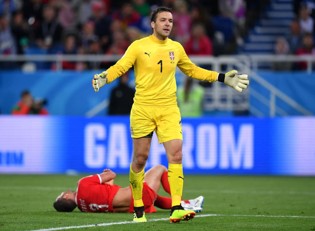 Para Serbia es una muy dura derrota no solo por la manera en la que se gesta sino porque se jugarán su clasificación ante Brasil, un reto ahora más complicado.