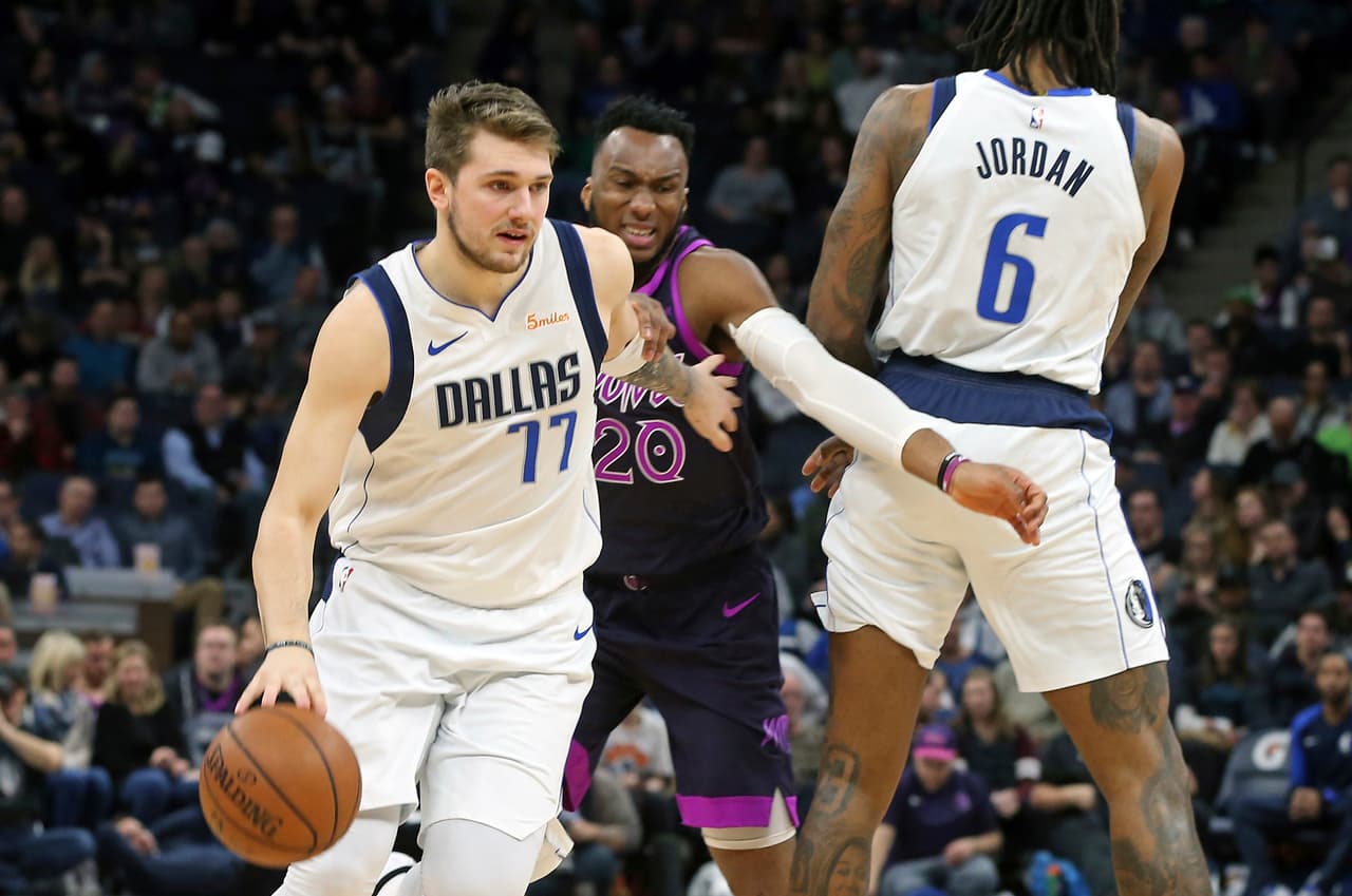 Finalmente, en duelo de la parte baja de la tabla en la Conferencia Oeste, Dallas Mavericks superó 119-115 a Minnesota Timberwolves.