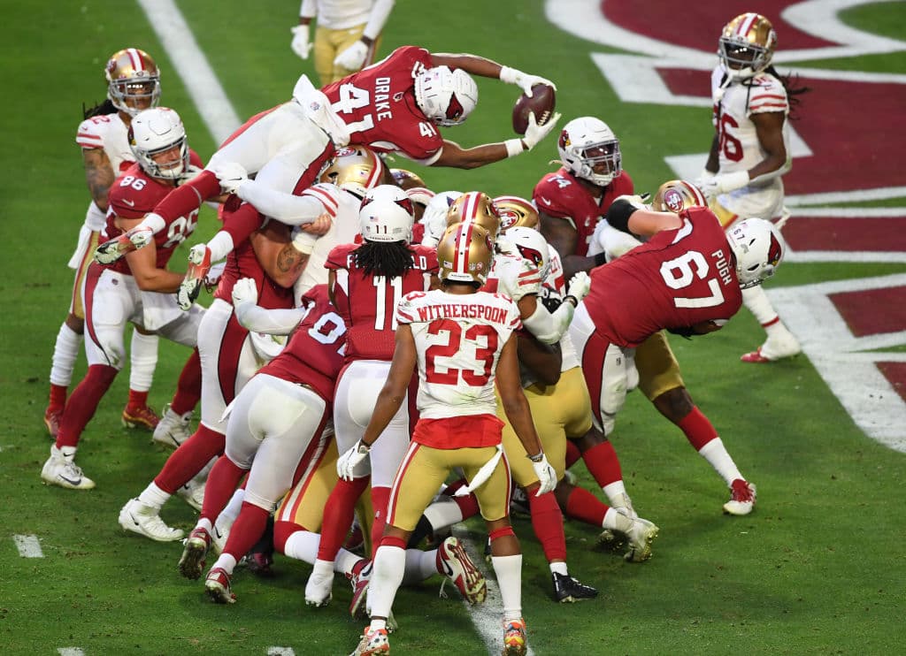 Los 49ers visitan, vencen y ‘le hacen la maldad’ a los Cardinals | Los de Arizona cayeron 12-20 ante San Francisco y complican su boleto a la postemporada.