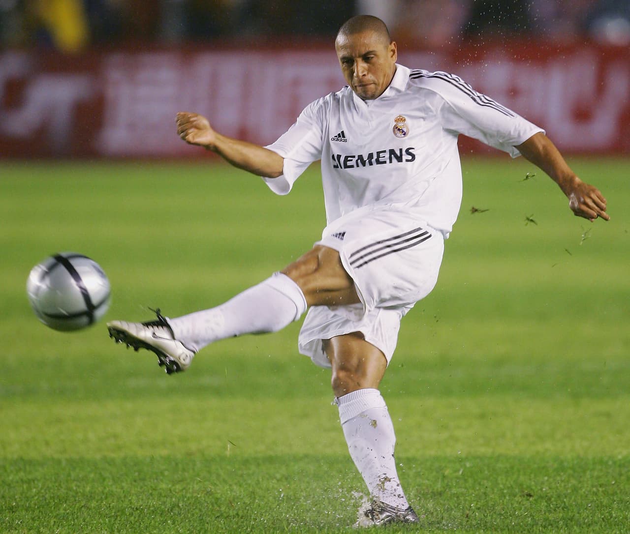 <b>1. Roberto Carlos (del Inter de Milán al Real Madrid + un millón de dólares) - </b>1995/1996