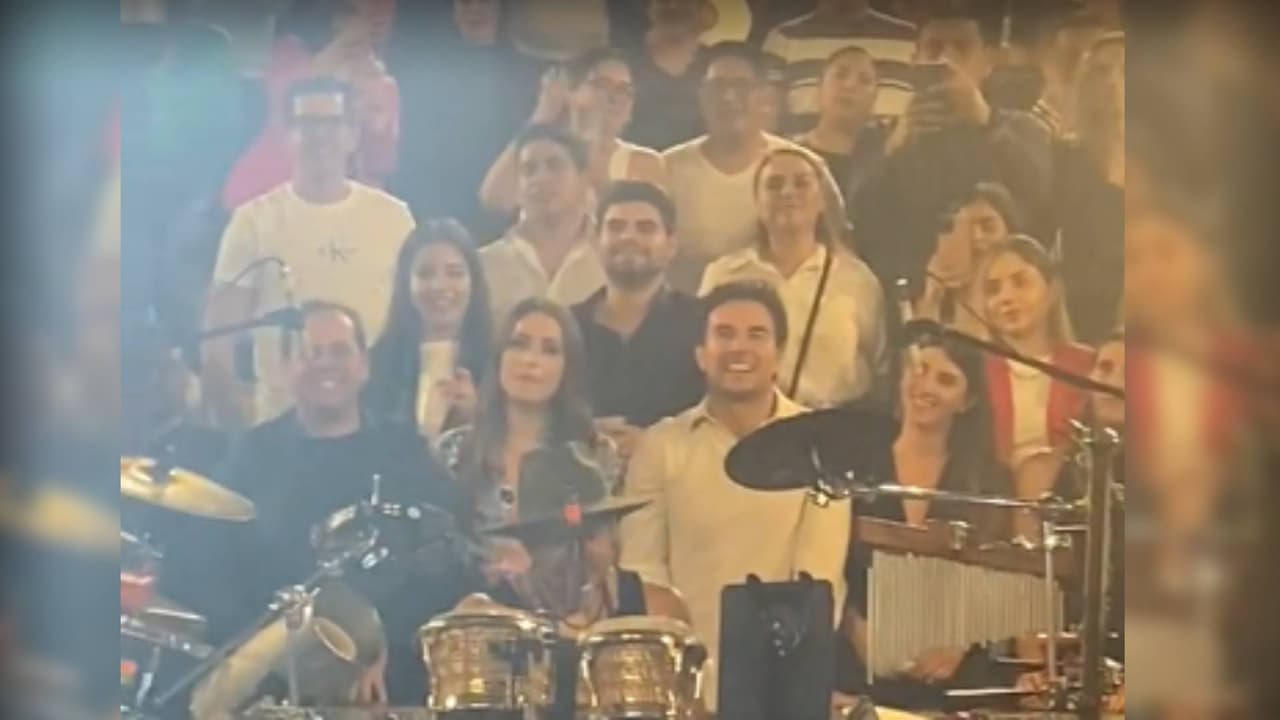 Sergio Checo Pérez se roba el show y es ovacionado en concierto de Carlos Rivera 