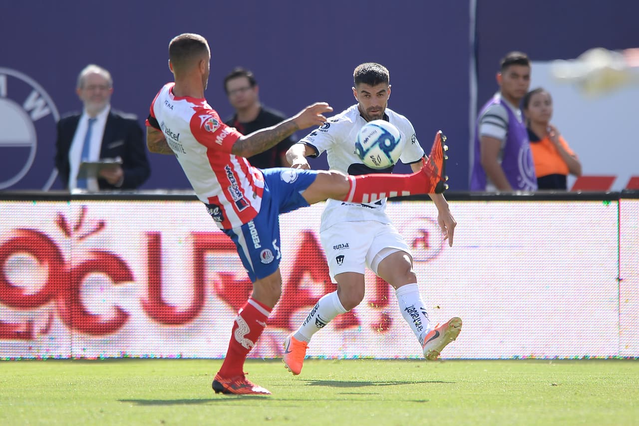 Atlético San Luis debutó en la Liga MX con derrota de 2-0 ante Pumas.