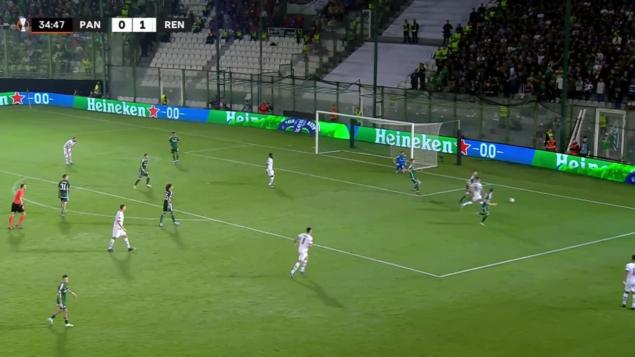 ¡TIRO ATAJADO! disparo por Nemanja Matic.