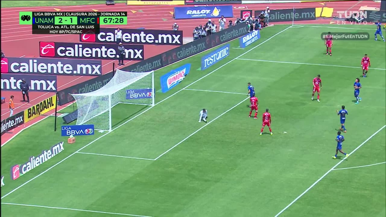 ¡GOL!  anota para Pumas UNAM. Guillermo Martínez