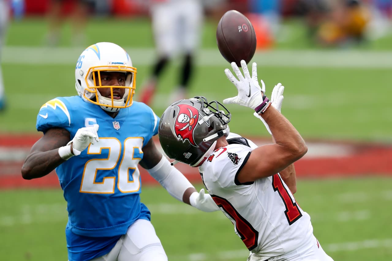 Tampa sufre frente a los Chargers, pero tom Brady es garantía y con cinco pases de touchdown, la leyenada comanda el triunfo 31-38 de los Bucks sobre Los Angeles Chargers.