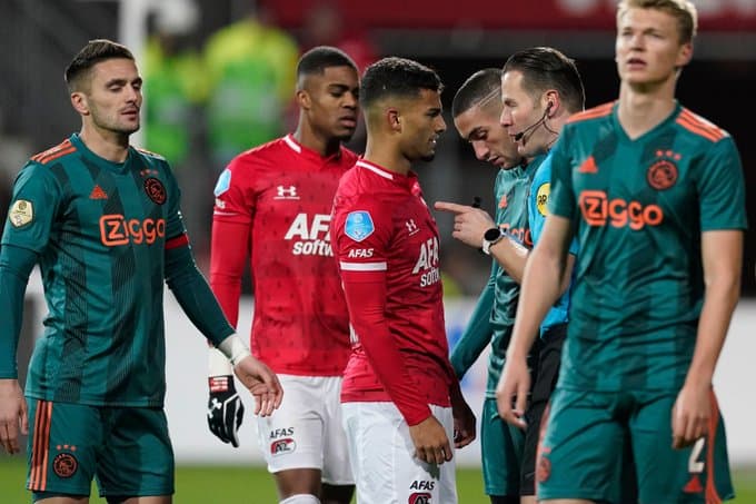 Edson Álvarez juega los 90 minutos en la derrota del Ajax 1-0 ante el AZ Alkmaar con gol de Boadu al minuto 90.