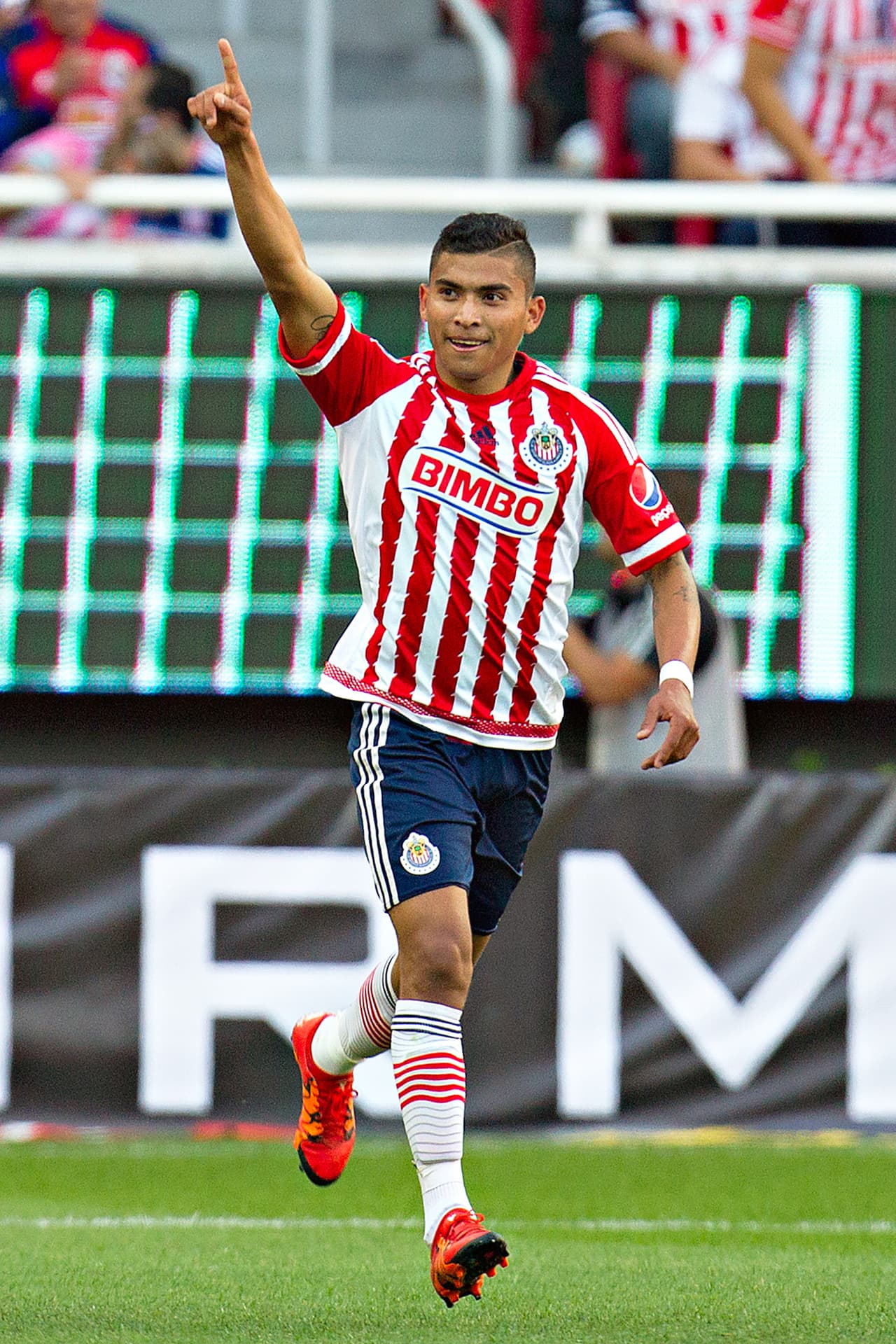 Orbelín Pineda,- Chivas.- El mediocampista del Rebaño Sagrado ocupa la tercera posición en la mitad del terreno de jueg. Orbelín ha sumando 21 puntos en lo que va del torneo, su valor en el UD Fantasy es de $7.4 millones.