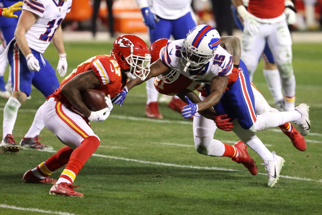 Patrick Mahomes tiene un partido sin errores Kansas City vence 24-38 en casa fente a los Buffalo Bills.