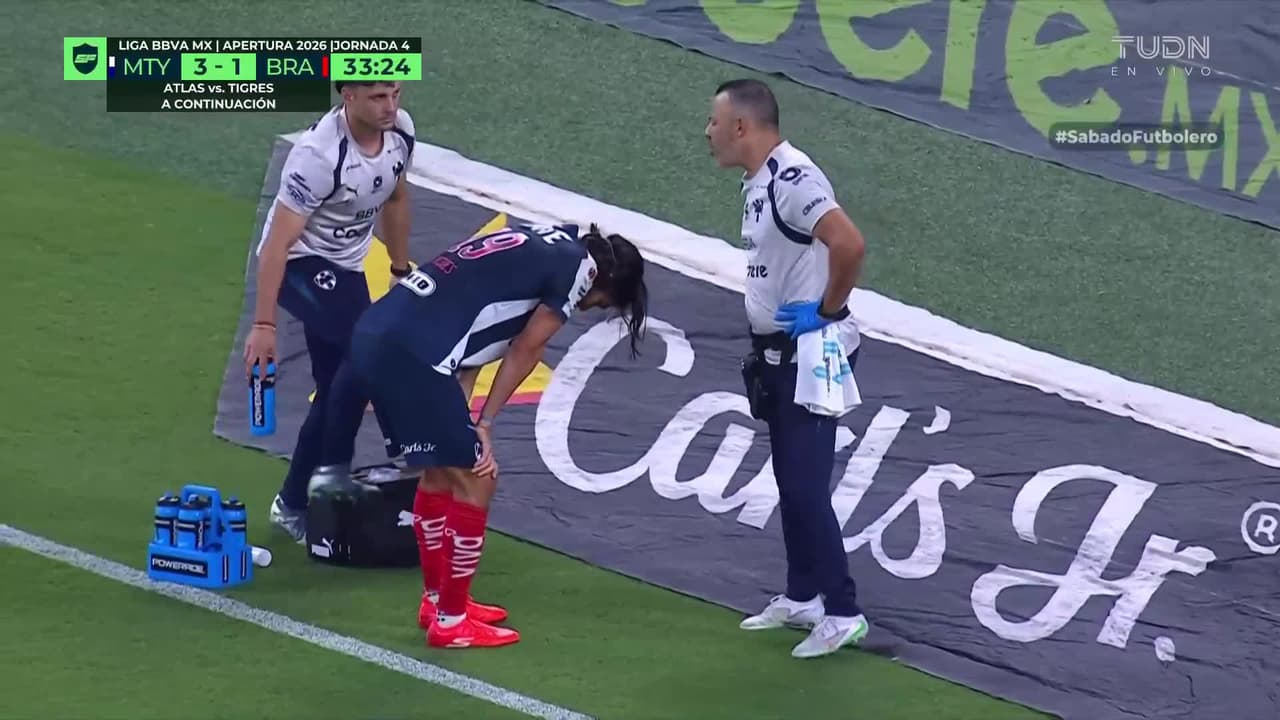 ¡Se encienden las alarmas en Rayados! Aceves abandona el campo tras sufrir una escalofriante torcedura de tobillo