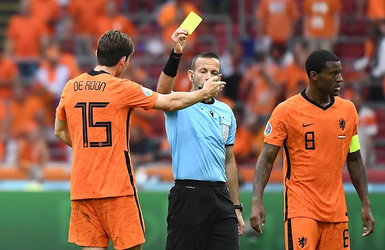 Holanda consigue una cómoda victoria ante Austria 2-0 nen el Grupo C de la Euro 2020. Los goles fueron por parte de Memphis Depay (11') y Denzel Dumfries (67') y es así cómo la 'Naranja Mecánica' obtiene su clasificación a Octavos. Los austriacos acumulan una victoria y una derrota.