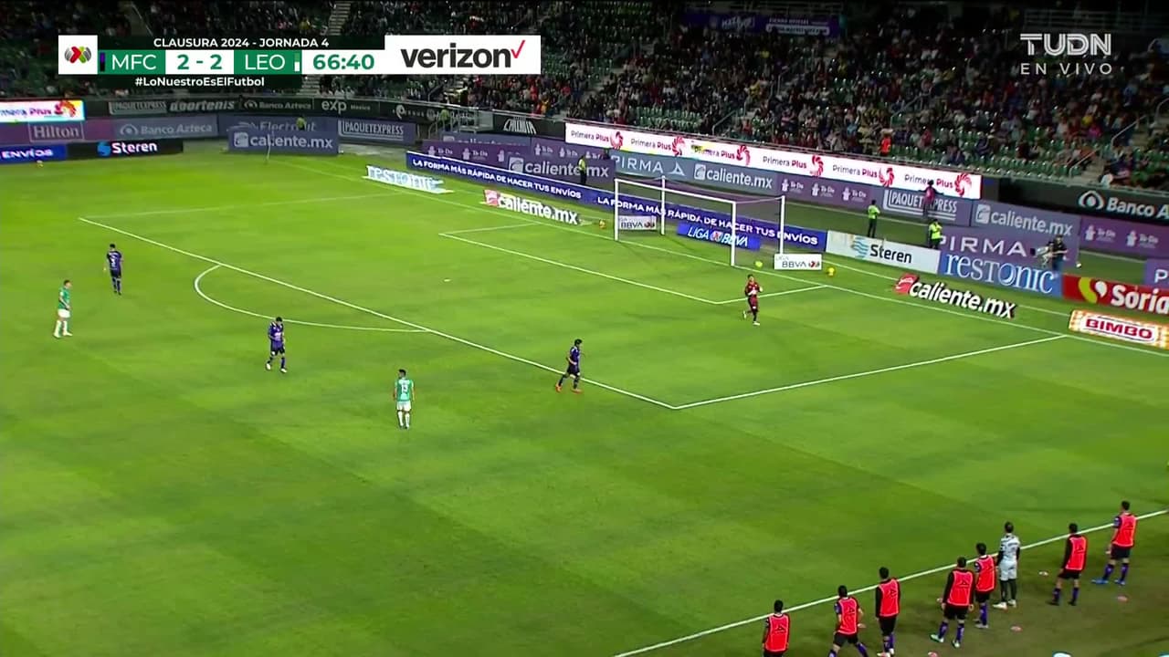 ¡TIRO ATAJADO! disparo por Yoel Bárcenas.