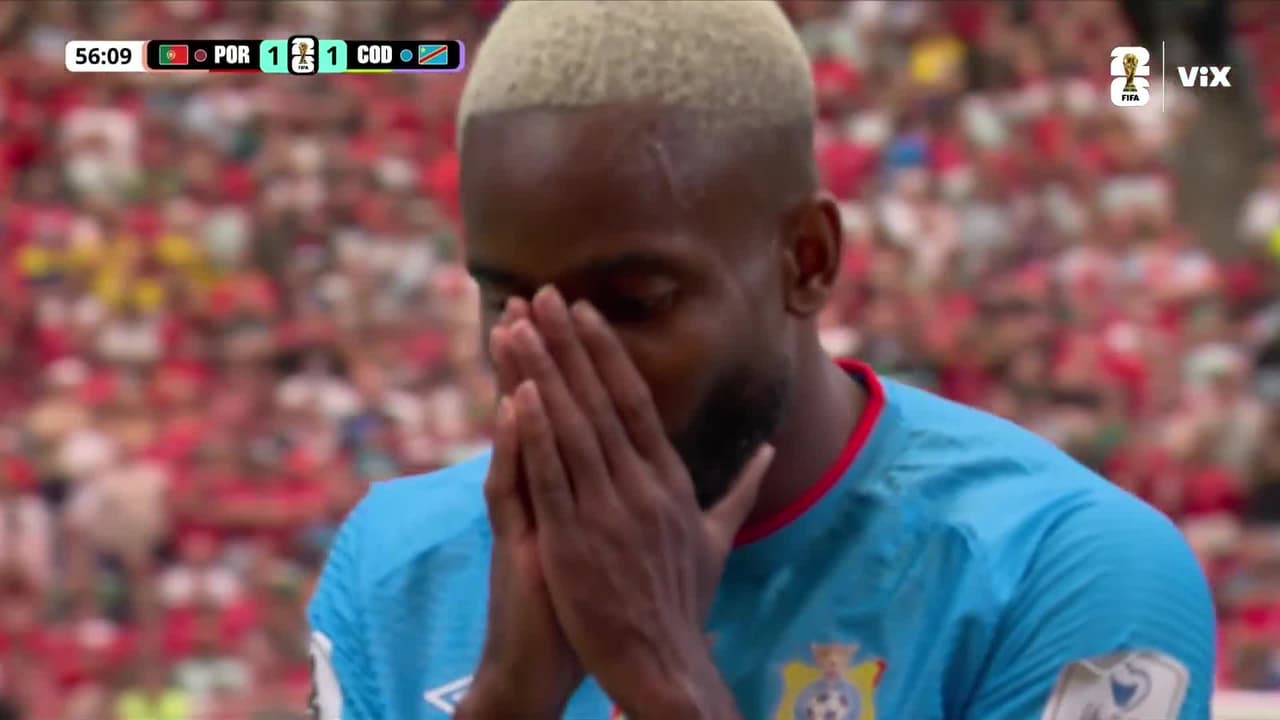 ¡Al poste! Bakambu disparó buscando el segundo y el balón tocó metal