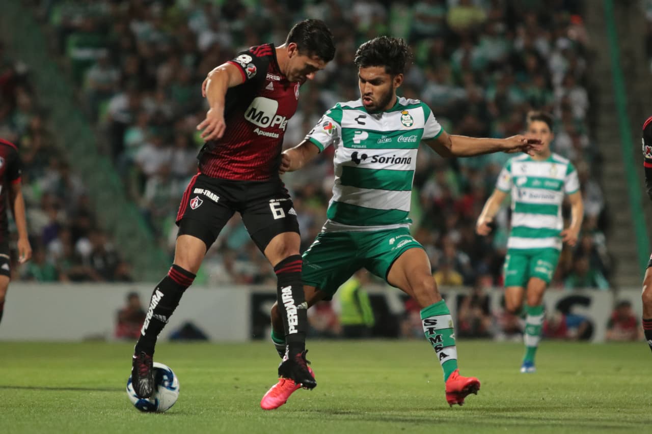 Partido parejo en los primeros 15' y sin opciones de gol.