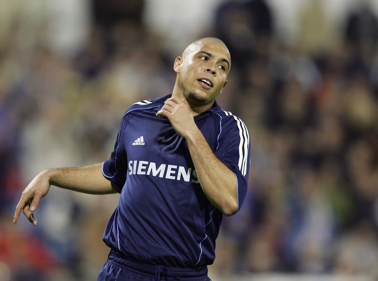 Ronaldo Nazario de Lima solo se fue hasta 2007, pero sí fue damnificado de la temporada de 2005-2006 en Real Madrid. Las lesiones lo alejaron de las canchas y en 2006-2007 apenas jugó 13 partidos.