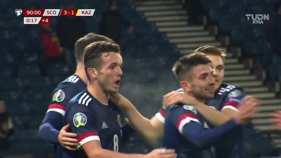¡GOOOL! John McGinn anota para Scotland