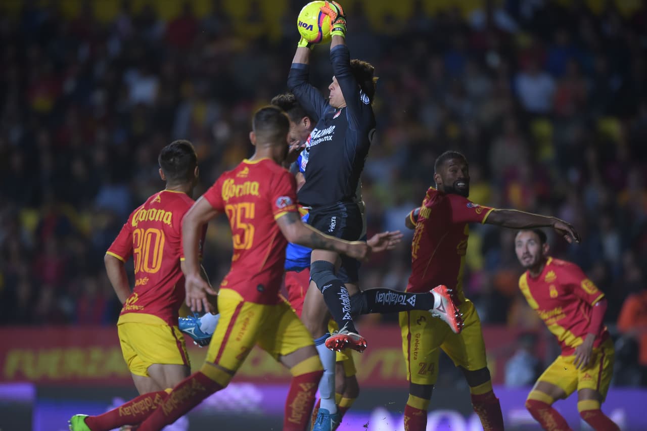 En los primeros minutos del encuentro ambos conjuntos no generaron mucho peligro en el arco.