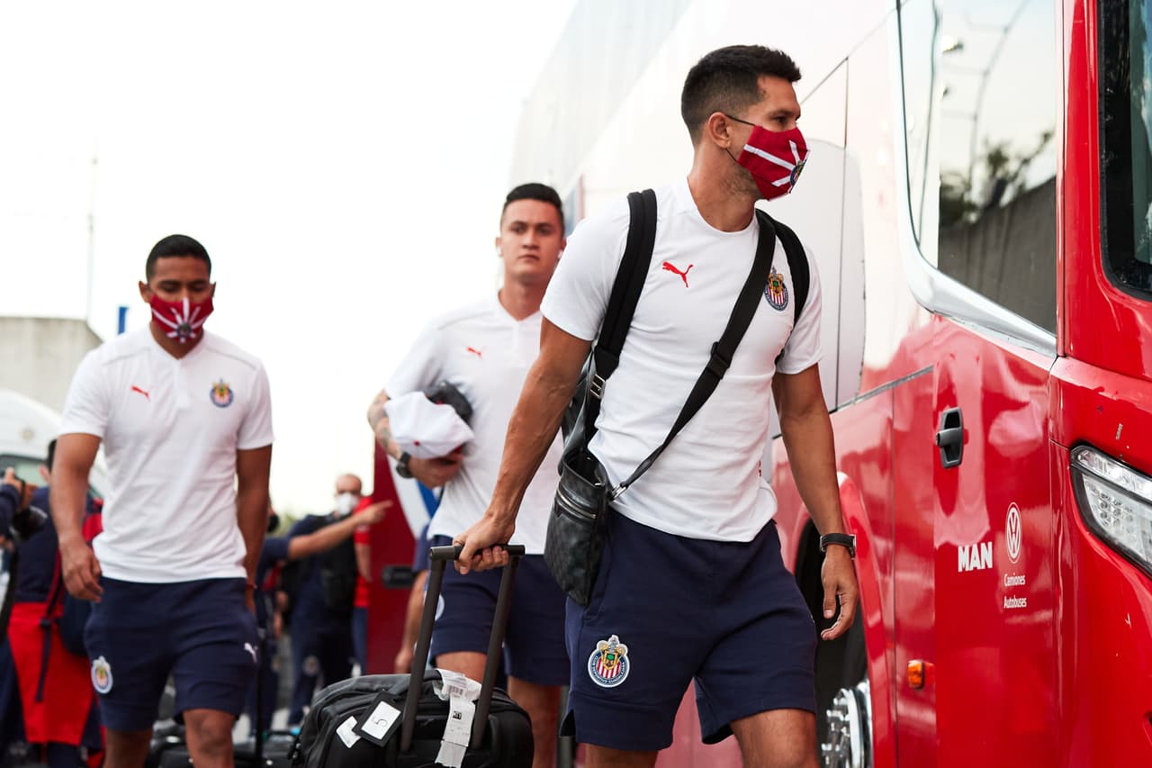 Chivas y Rayados no pudieron hacerse daño en un partido que tuvo llegadas, pero también dos equipos que por momento priorizaron defenderse que buscar la victoria en el marco de la Jornada 6.