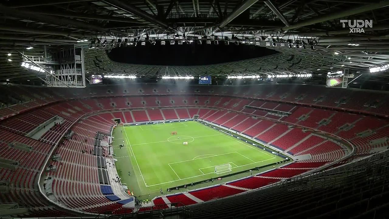 Arranca el partido y la pelota está en juego.