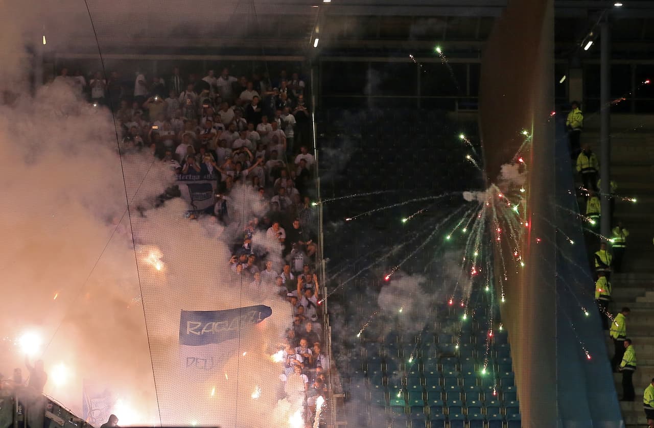 Otros tipos de fuegos pirotécnicos también fueron detonados.