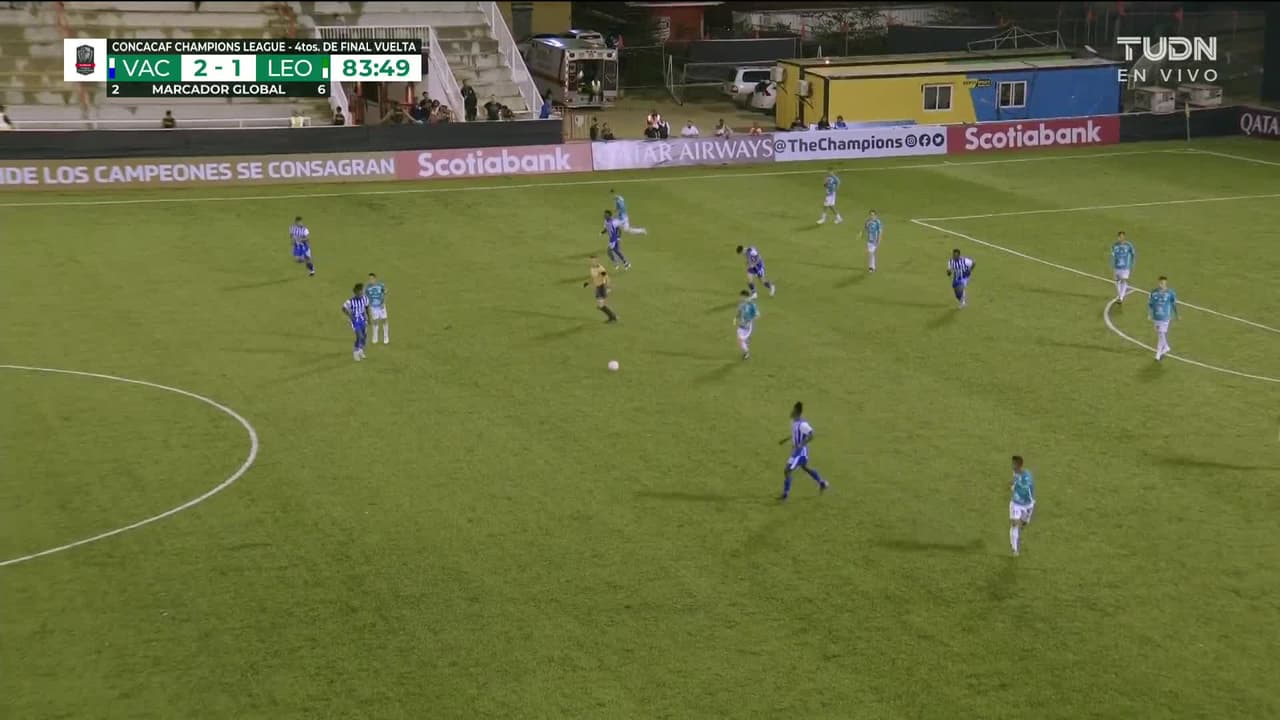 ¡TIRO ATAJADO! disparo por Víctor Dávila.