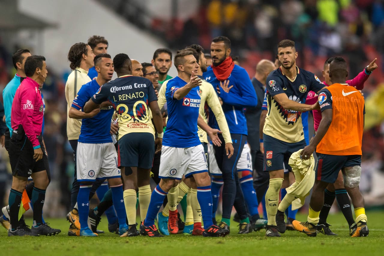 En esa serie, hubo polémicas arbitrales, pero en la cancha el duelo estuvo muy cerrado, sin goles. Eso clasificó al América.