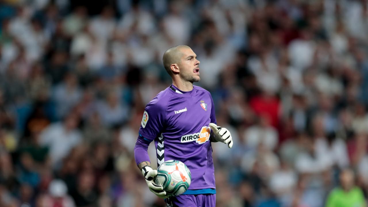 El ahora portero del del Osasuna sustituyó a Valdés cuando fue expulsado ante el Valencia y luego jugó ante el Levante, no más.