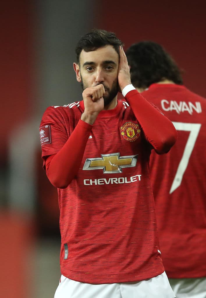 Manchester United derrota al Liverpool 3-2 y deja fuera a los 'Reds' de la FA Cup. Mohamed Salah fue el único autor de los dos goles para los locales, pero Greenwood, Rashford y Fernandes fueron la clave para la victoria.