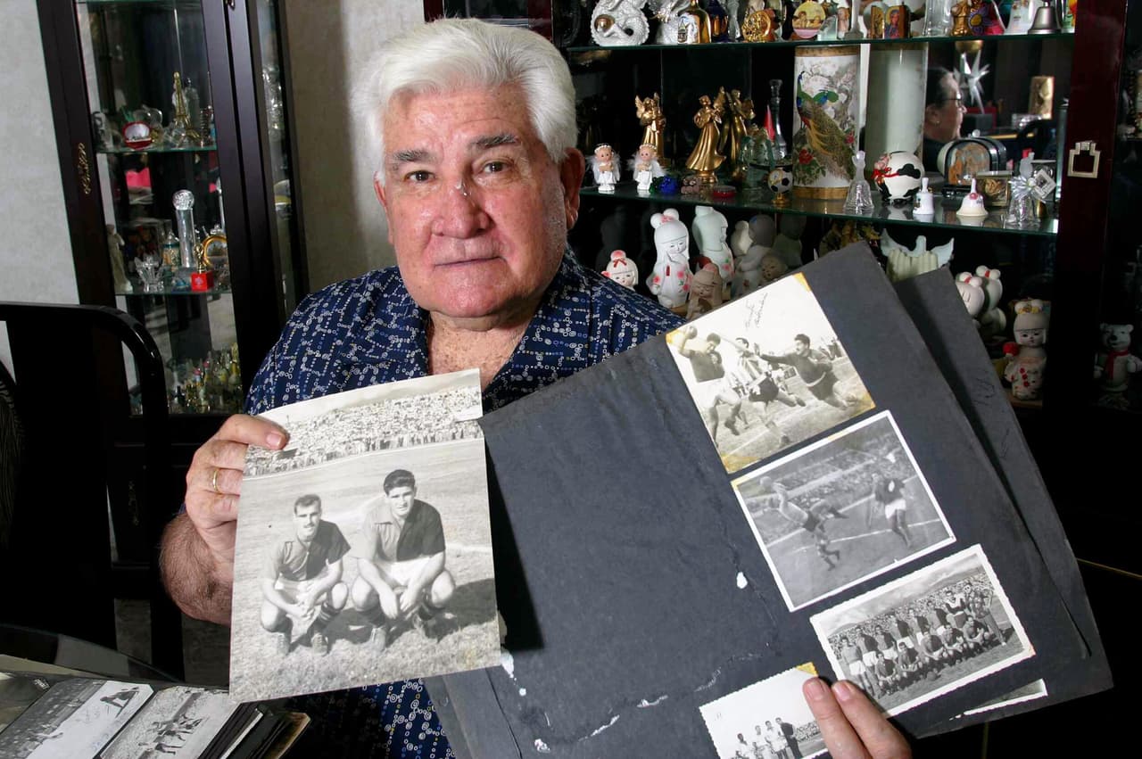Carlos Miloc (Uruguay): en la temporada 1979/80 fue el entrenador del Rebaño Sagrado pero no cumplió los objetivos y salió. En 1991 asumió en el equipo de Coapa con el que tuvo trascendencia ganando la Copa Campeones de Concacaf y la Copa Interamericana.