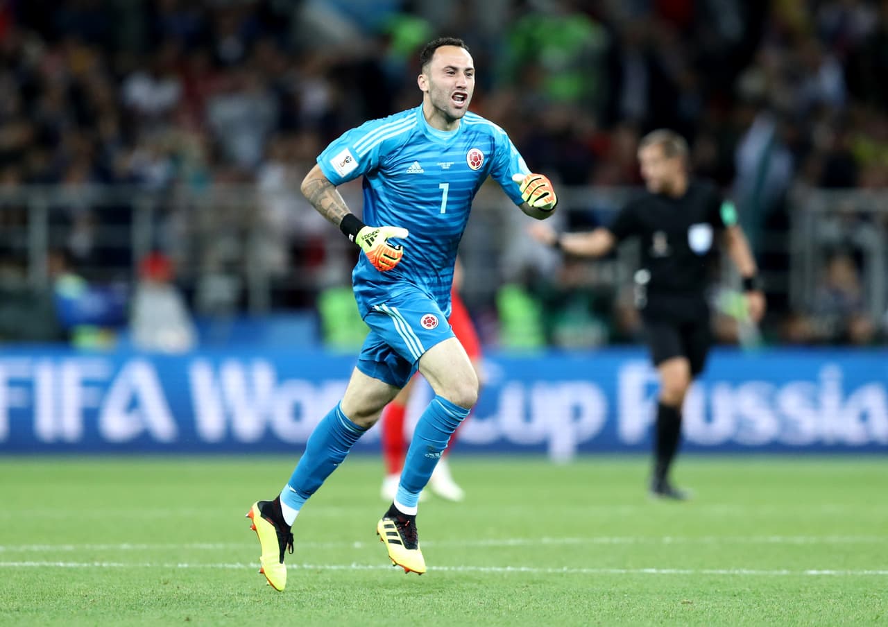 El S.S.C Napoli, al parecer cansado de esperar por Guillermo Ochoa y el Standar de Lieja, envió una nueva oferta al Arsenal por David Ospina. El colombiano, de acuerdo al presidente Aurelio de Laurentiis, le está ganando la carrera al mexicano.