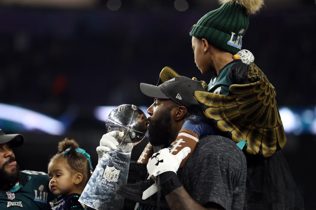 Campeón del Super Bowl LII se sometió a cirugía en su mano izquierda