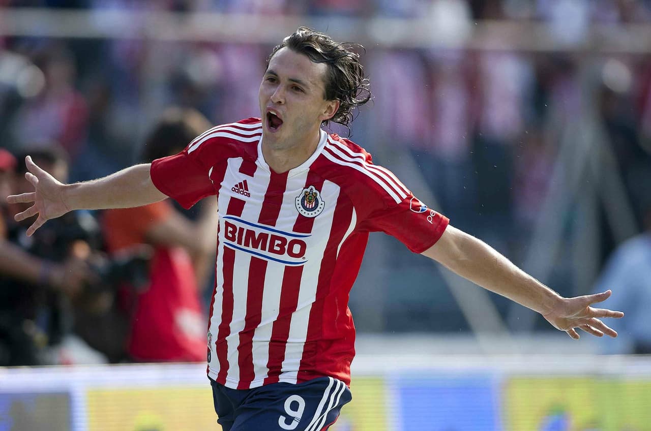 En el Apertura 2011Cruz Azul y Guadalajara repartieron puntos en un juego que acabó 1-1. Omar Arellano había puesto en ventaja a la visita pero Edixon Perea se hizo presente para decretar la igualada.