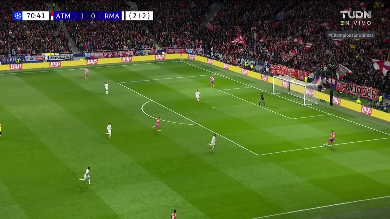 ¡TIRO ATAJADO! disparo por Giuliano Simeone.